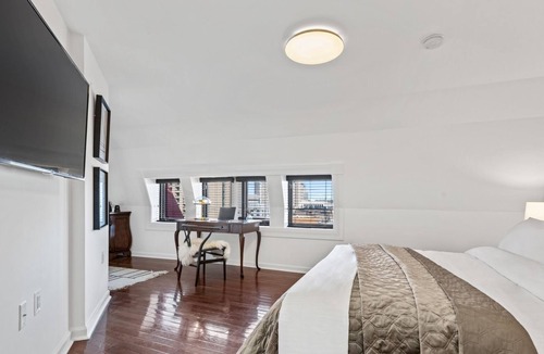 Mount Vernon House | Stylish King Studio in Historic Mt. Vernon