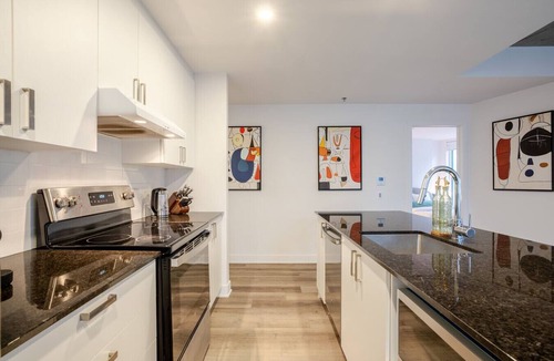 Griffintown Apartment | Stylish MTL Apartment | Parking + EV Charger