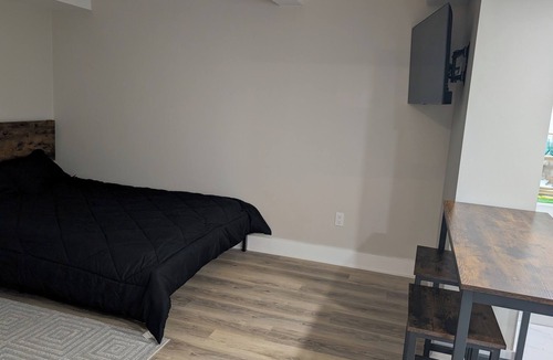 Stoney Creek Apartment | Stylish Private Studio in Quiet Neighborhood + Free Parking