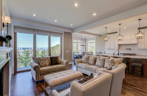 North Beacon Hill House | Stylish Seattle Farmhouse + Bonus suite and breathtaking views