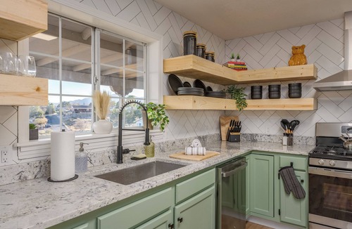 Cottonwood-Verde Village House | Stylish & Spacious Boho - King Bed Galore, Hot Tub, Arcade, Ping Pong, Rec Room