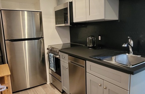 Takoma Park Apartment | Stylish Studio in Amazing Takoma Park -7 minutes walk to Takoma Metro
