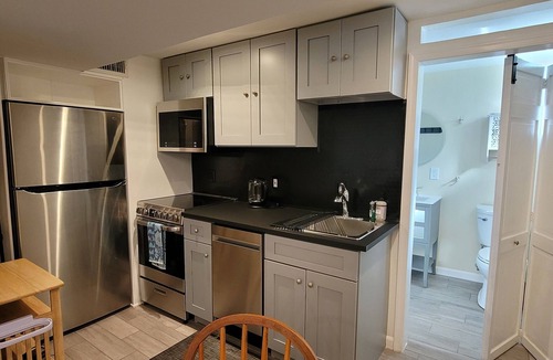 Takoma Park Apartment | Stylish Studio in Amazing Takoma Park -7 minutes walk to Takoma Metro