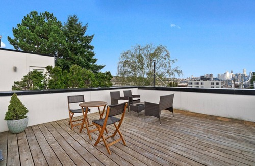 East Queen Anne House | Stylish Westlake 2BR, nr Shopping & Entertainment, by Blueground