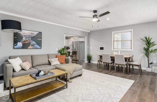 Royal Manor House | Suburban oasis perfect for families & groups