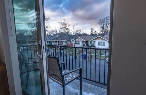 Sugar House Villa | Sugarhouse Townhouse 2/kg bed 2.5/bth gym/garage