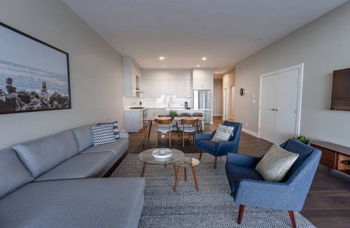 Regional District of Nanaimo Apartment | Suite #110: Contemporary Oceanfront Accommodation