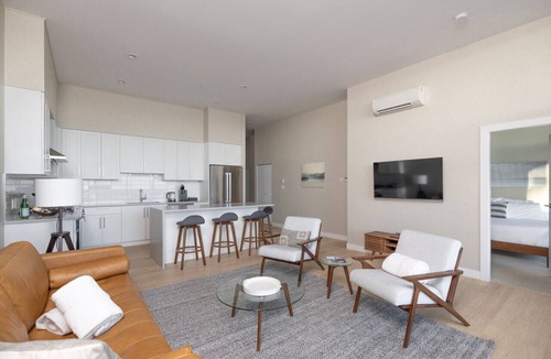 Regional District of Nanaimo Apartment | Suite #206 - Contemporary Oceanfront Accommodation