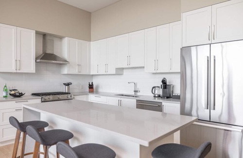 Regional District of Nanaimo Apartment | Suite #206 - Contemporary Oceanfront Accommodation