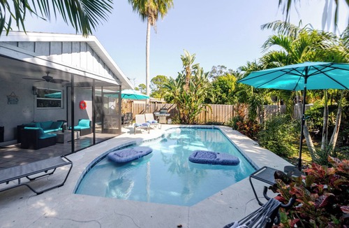 Riverview Estates House | Summer House - Oasis pool house in the heart of Sarasota