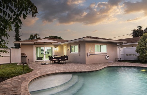Naples Park House | Summer Specials! Cute Designer Home, Heated Pool, Close to the Beach, FREE Bikes