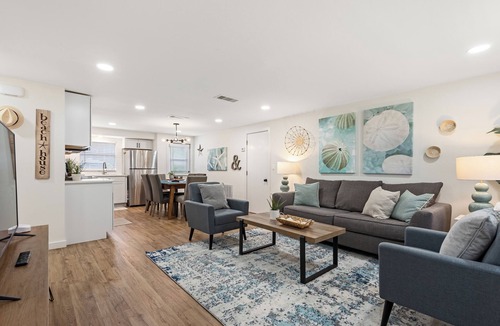 North Sarasota House | Sun and Sand Lodge - 2 bd/1 bath near SRQ Airport!