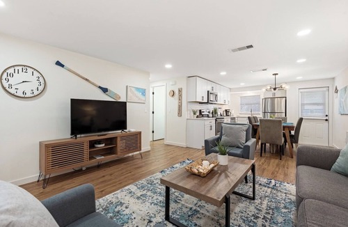 North Sarasota House | Sun and Sand Lodge | Fire Pit + Screened-In Porch