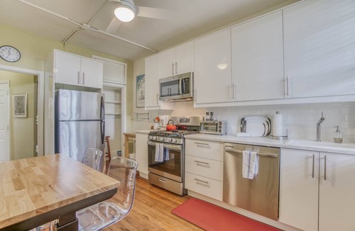Downtown Baltimore Apartment | Sunny, 2 Bedroom Apt near Johns Hopkins, Charles Village - Explore Baltimore!