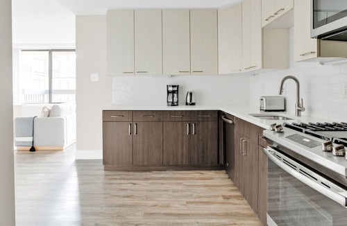 Crystal City Apartment | Sunny Crystal City 1BR w/ Gym & Concierge, steps to Metro, by Blueground