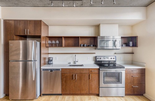 Northwest Bellevue Apartment | Sunny Downtown Bellevue 1BR w/Lounge & Gym, near Shops, by Blueground