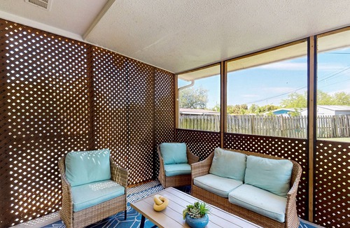 College Green Estates House | Sunny Pet-Friendly Retreat - Backyard with Lounge Seating, Firepit, Grill & Outdoor Patio! ☀️