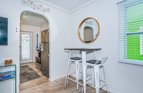 Largo Cottage | Sunny Retreat Near Clearwater Beach