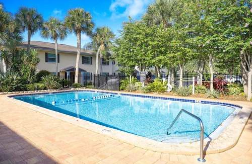Anona Apartment | Sunnyside Palms - 2BR, Poolside, 5 min to Beach
