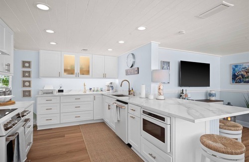 Sunset Beach Cottage | Sunset Beach/Stunning Key West Style Cottage Across from the Beach 3BR/3BA