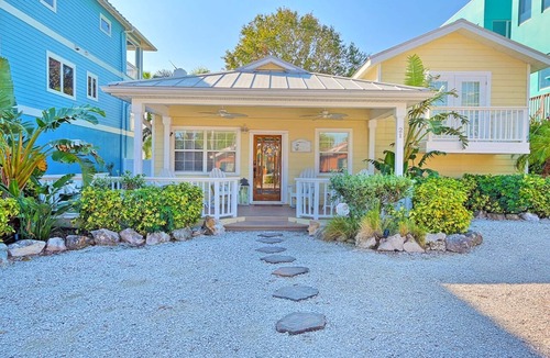 Sunset Beach Cottage | Sunset Beach/Stunning Key West Style Cottage Across from the Beach 3BR/3BA