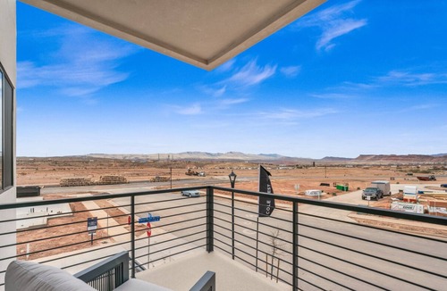 St. George Villa | Sunset Pearl at Desert Color (by Ember Stays)