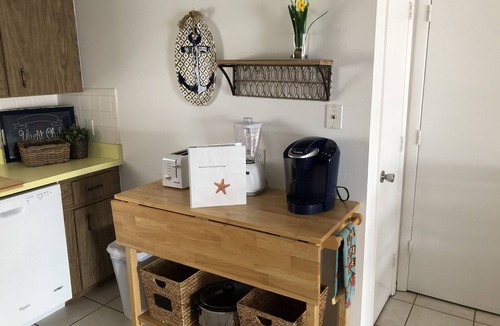 Grove City Cottage | Sunset View on Lemon Bay - Duplex property- Starfish Cottage. A couples get away