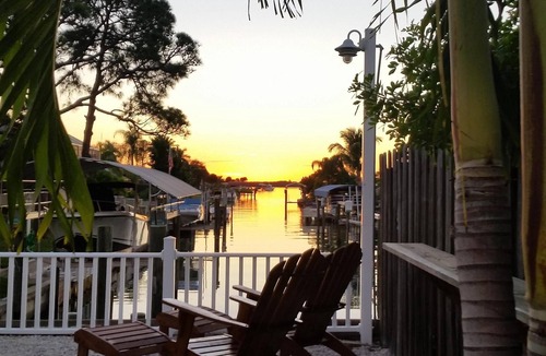 Grove City Cottage | Sunset View on Lemon Bay - Duplex property- Starfish Cottage. A couples get away