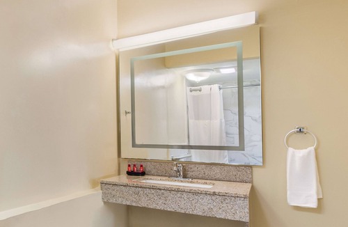 Indian Beach Sapphire Shores Hotel | SureStay Hotel by Best Western Sarasota Lido Beach