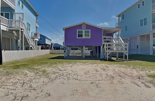 Surfside Beach House | Surfside Beach Bungalow | Water Views + Community Pool