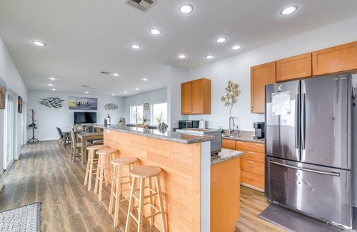 Freeport Cottage | Surfside Beach Home w/Private Boardwalk Access!