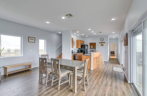 Freeport Cottage | Surfside Beach Home w/Private Boardwalk Access!