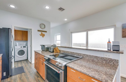 Freeport Cottage | Surfside Beach Home w/Private Boardwalk Access!