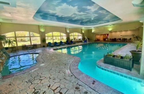 Zermatt Villa | Swiss-Inspired 2B2B Villa in Downtown Midway - 7476