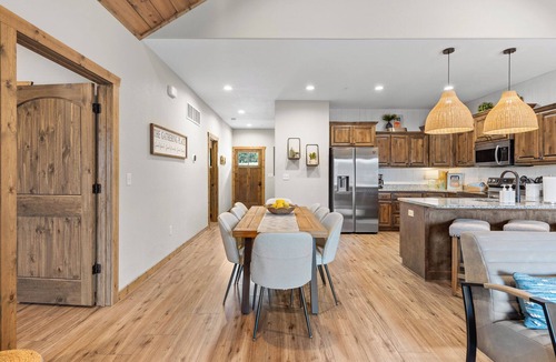 Indian Point House | Table Rock Lake 6 BR Lodge + Boat Slip + Hot Tub