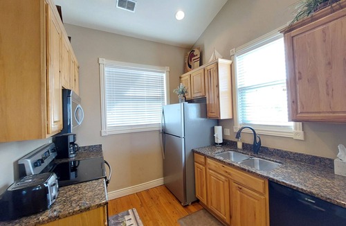 Indian Point Cabin | Table Rock Lake Walk-in Log Cabin by Silver Dollar City! Remodeled! Great Rates!