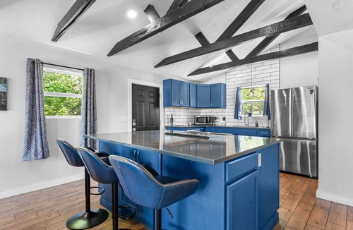 Big Cedars House | Table Rock Lakefront Studio w Access Private Hot Tub Free Daily Tickets