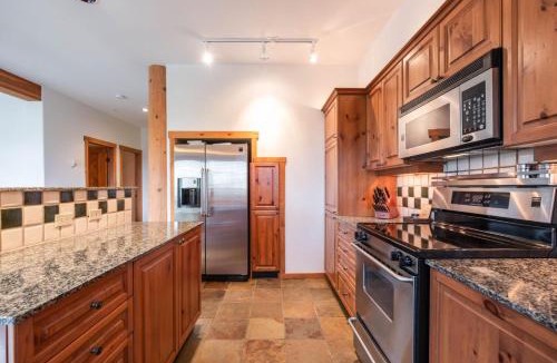 Nordic Estates House | Taluswood Ridge 4 by Outpost Whistler