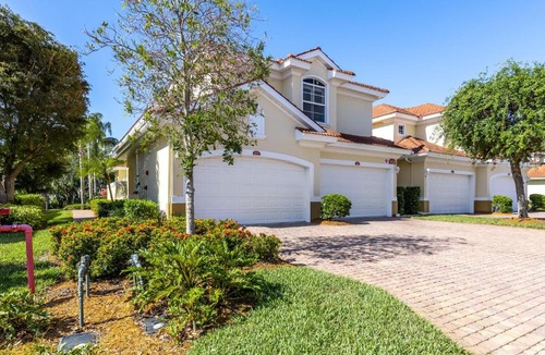Pelican House | Tarpon Point Coach Home - Villa Tarpon - Roelens Vacations