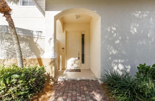 Pelican House | Tarpon Point Coach Home - Villa Tarpon - Roelens Vacations