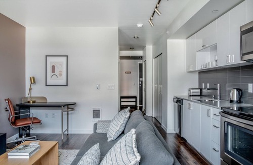 Wilburton Apartment | Tasteful Bellevue Studio w/Gym & W/D, nr Shopping, by Blueground