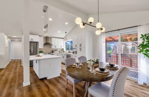 Inglewood-Finn Hill House | Tastefully Remodeled 4 Bedroom Home with Rainier View