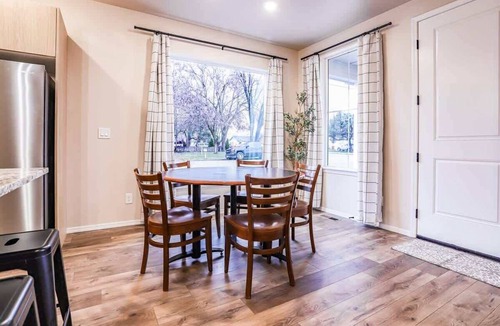 Caldwell Condo | Team & Family Retreat | Dual Duplex | Sleeps 20 Near I-84