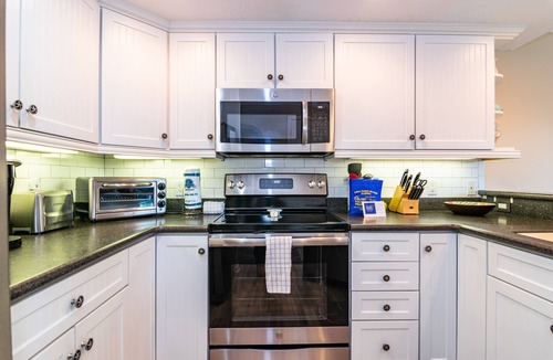 Ilexhurst House | Terrace Condo 1 · 3 Lanais · Trolley · Pool