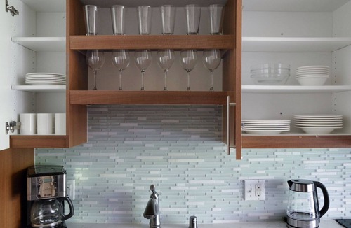 West Bellevue Apartment | Terrific Bellevue Studio w/Theater & Overlook, nr Bars, by Blueground