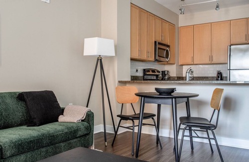 Mount Vernon Square Apartment | Terrific Mount Vernon 1BR w/Roof Pool, nr Arena, Museum, by Blueground