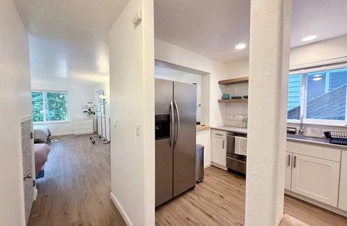 Matthews Beach Apartment | The Accessible Alcove: Studio Suite Near UW & Seattle Hospitals w Garage