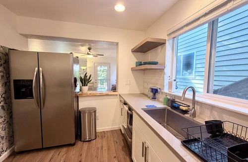 Matthews Beach Apartment | The Accessible Alcove: Studio Suite Near UW & Seattle Hospitals w Garage