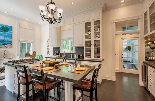 Bahama Village House | *THE ADMIRAL'S ESTATE* Grand Home & Pool + LAST KEY SERVICES.