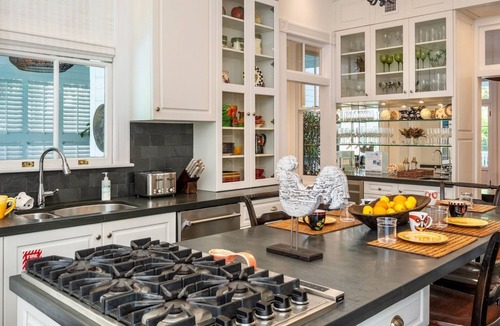 Bahama Village House | *THE ADMIRAL'S ESTATE* Grand Home & Pool + LAST KEY SERVICES.